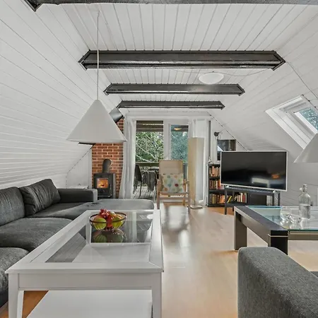 Poul - 1-9km From The Sea By Interhome
