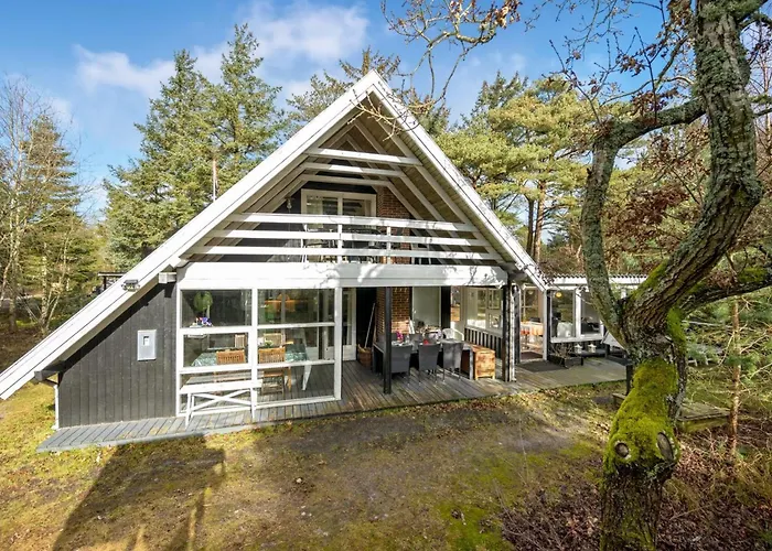 Poul - 1-9km From The Sea By Interhome Блаванн